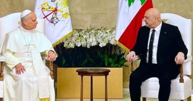 ازمة جعجع في البروتوكول .. والعهد نجح في تنظيم زيارة البابا